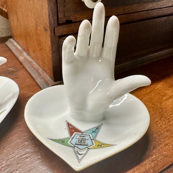 VINTAGE, SET/2 LEFTON, MASONIC, HIGH QUALITY PORCELAIN DISPLAY OF LADIES HAND - Picture 11 of 14